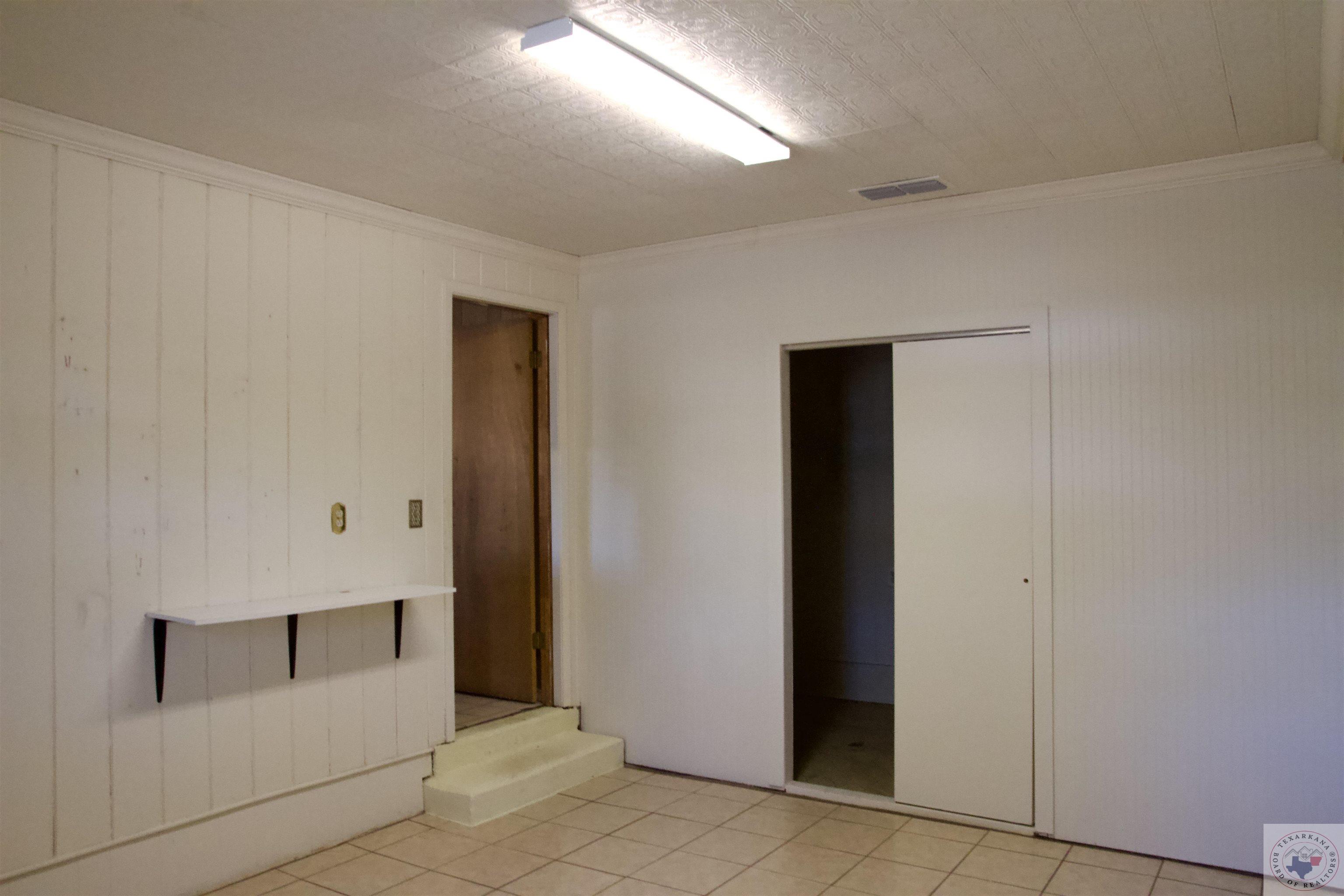 2211 Kennedy LN