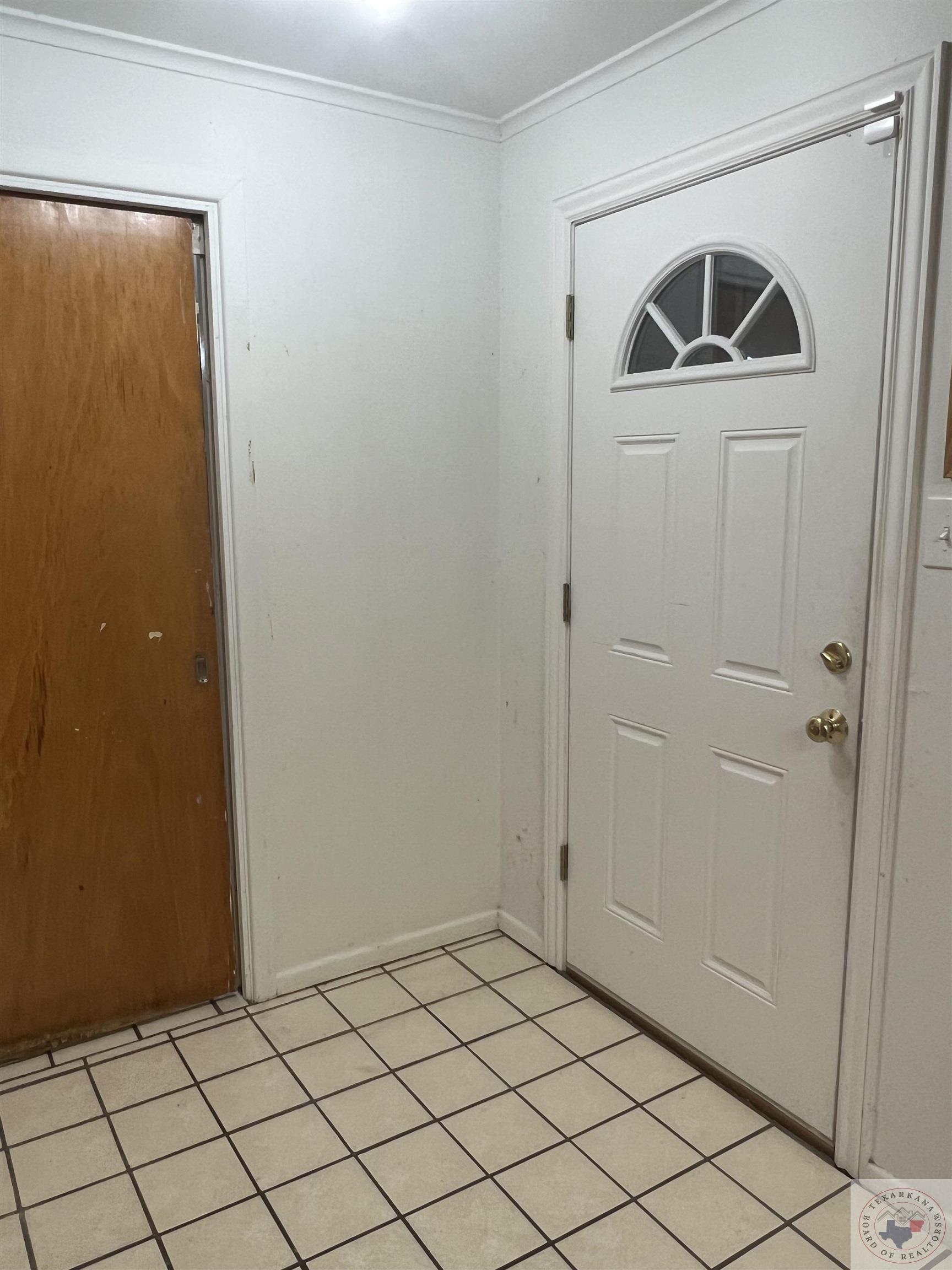 2211 Kennedy LN