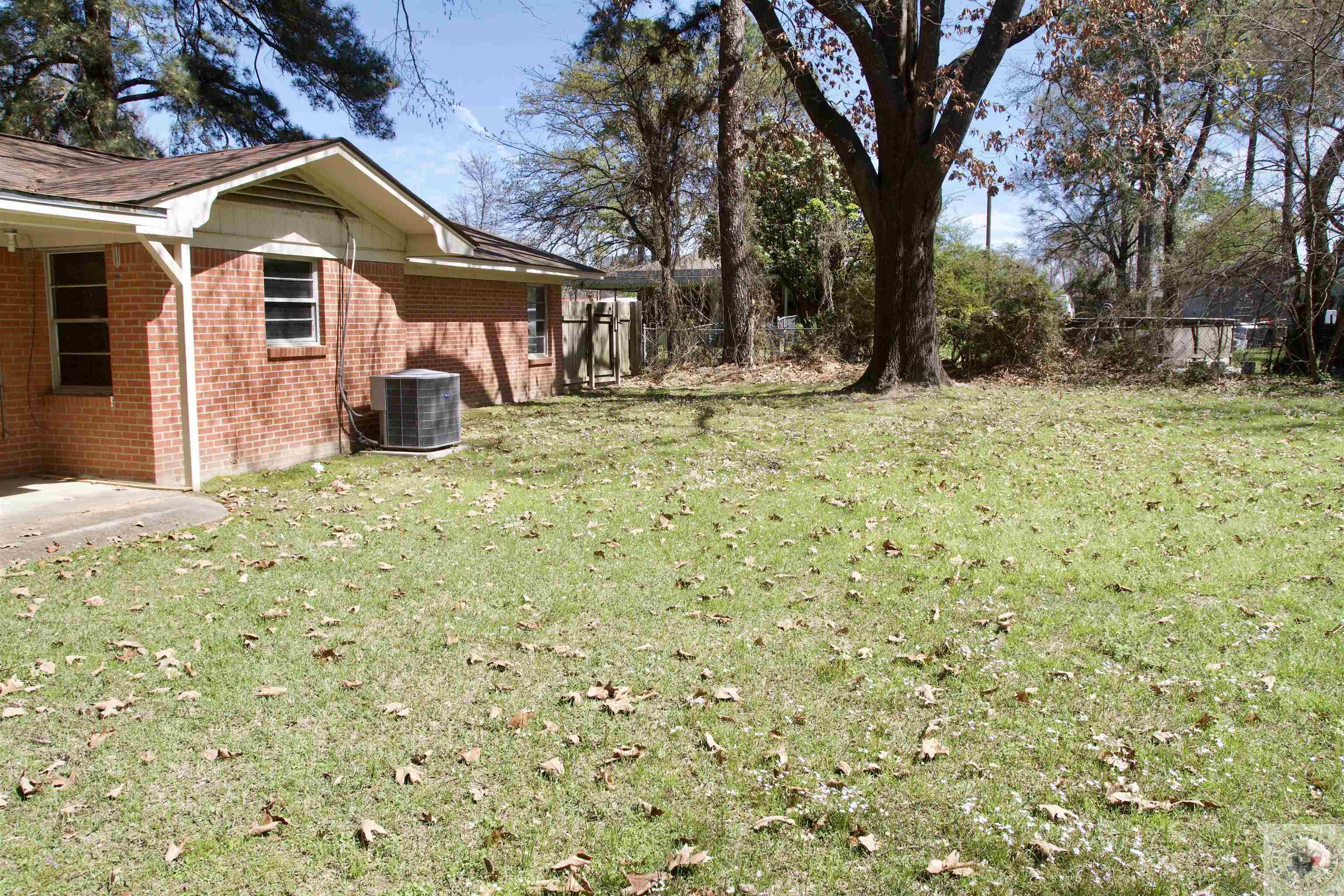 2211 Kennedy LN