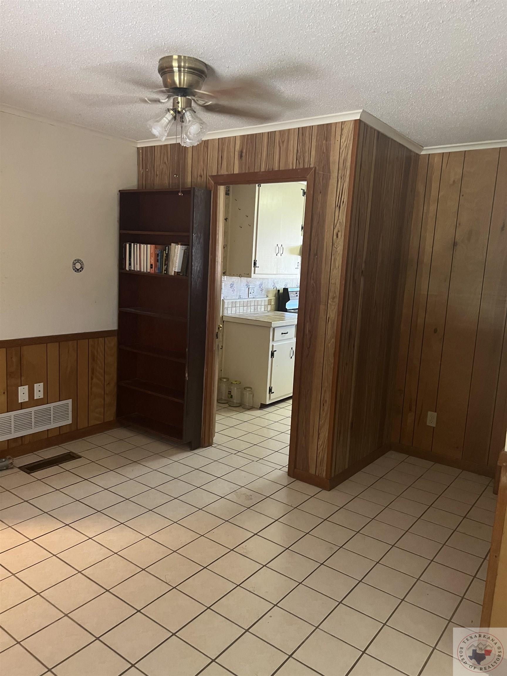 2211 Kennedy LN
