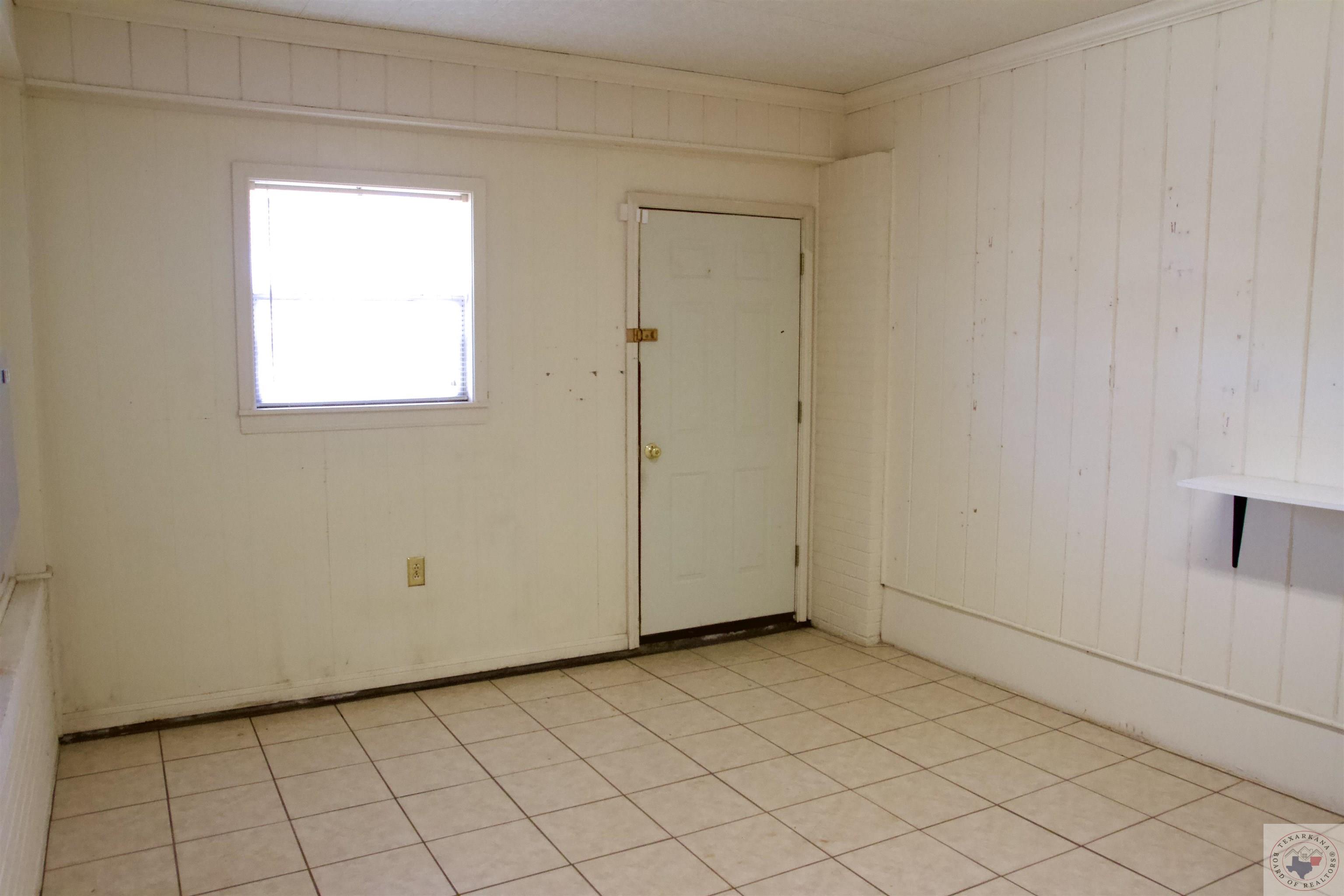2211 Kennedy LN