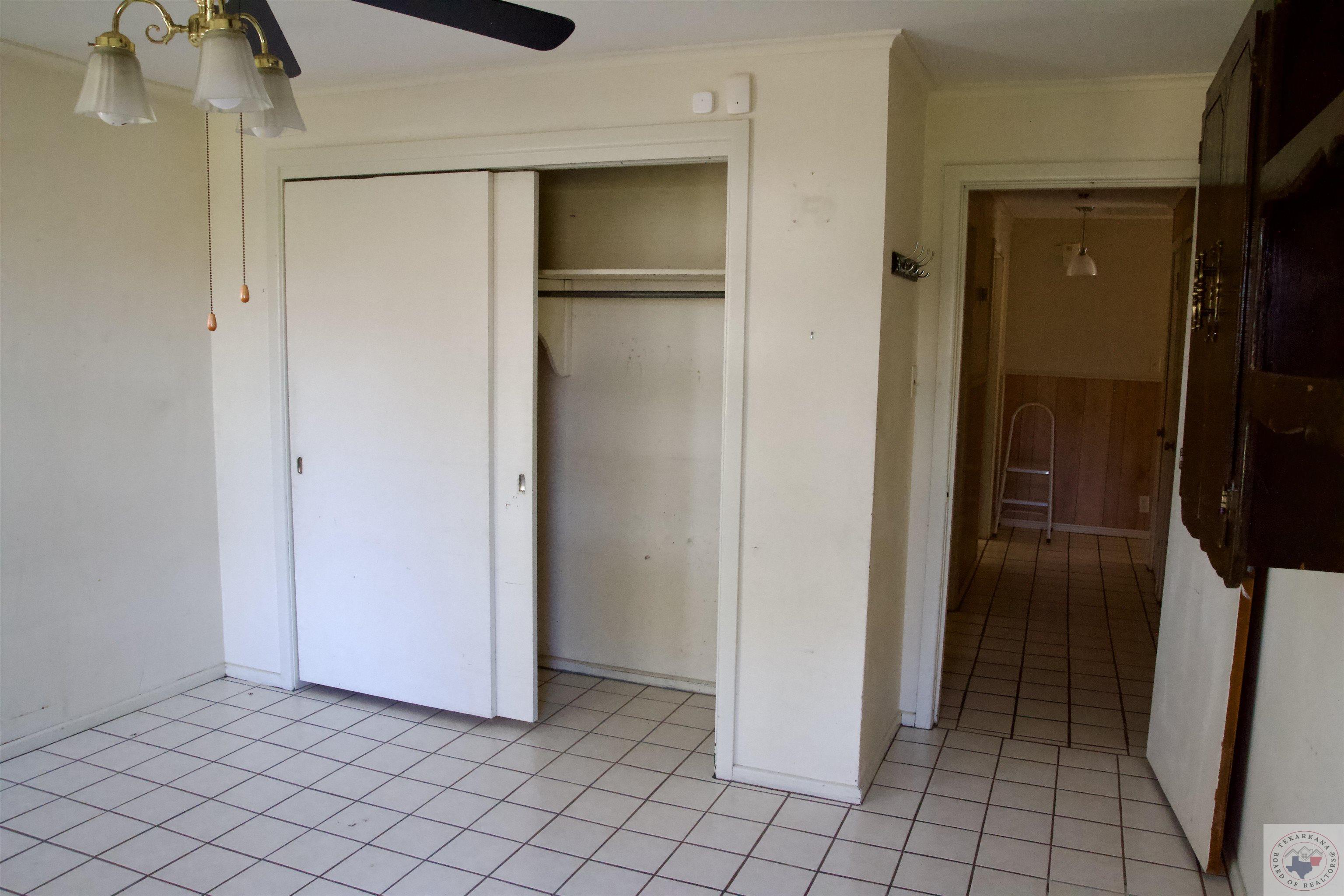 2211 Kennedy LN
