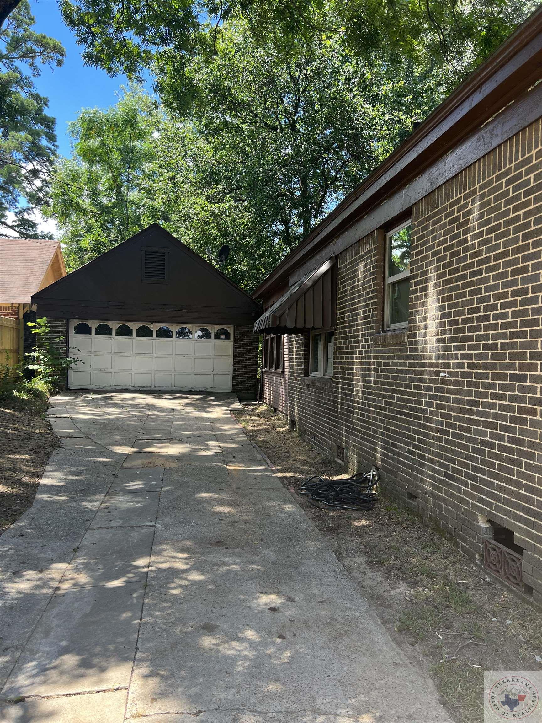 2303 Locust