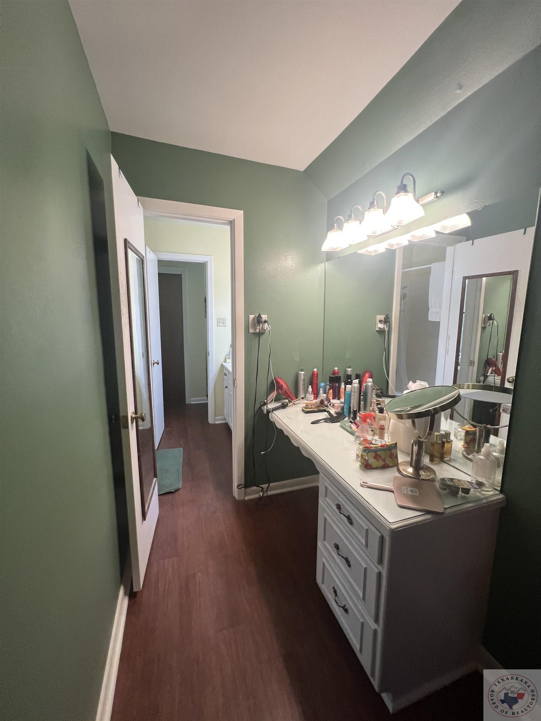 3 Desoto Cir