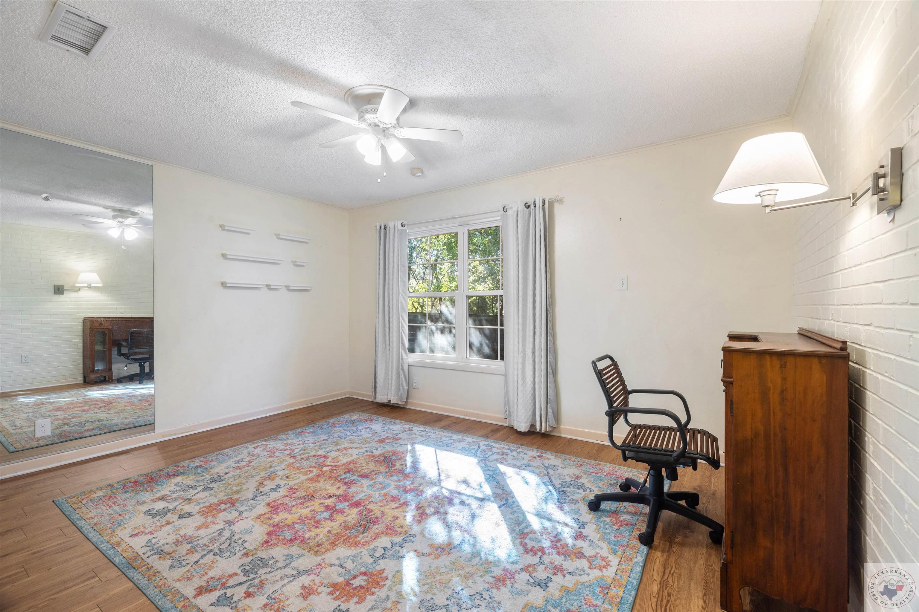11 Palm Dr