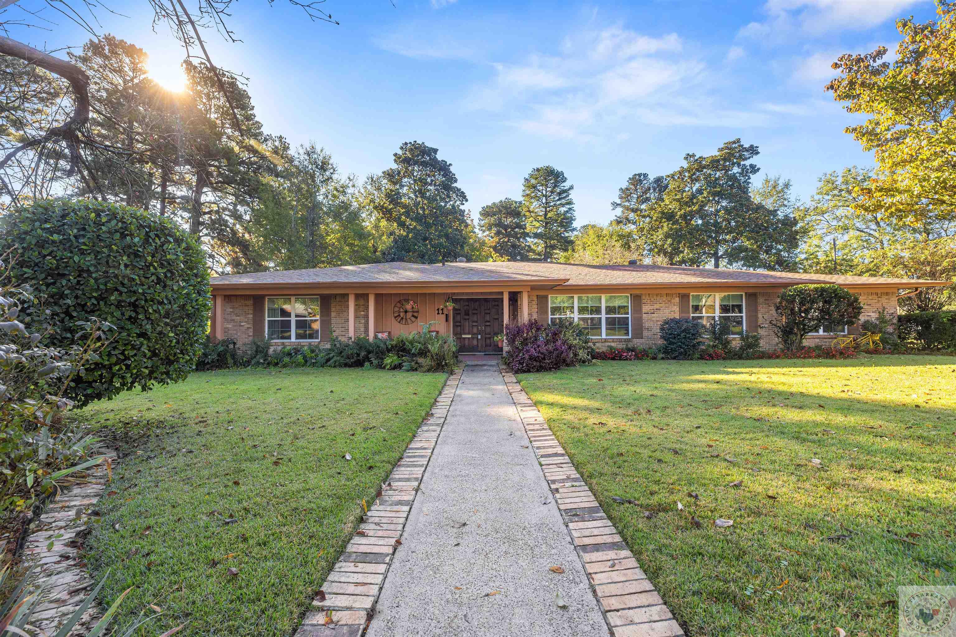 11 Palm Dr
