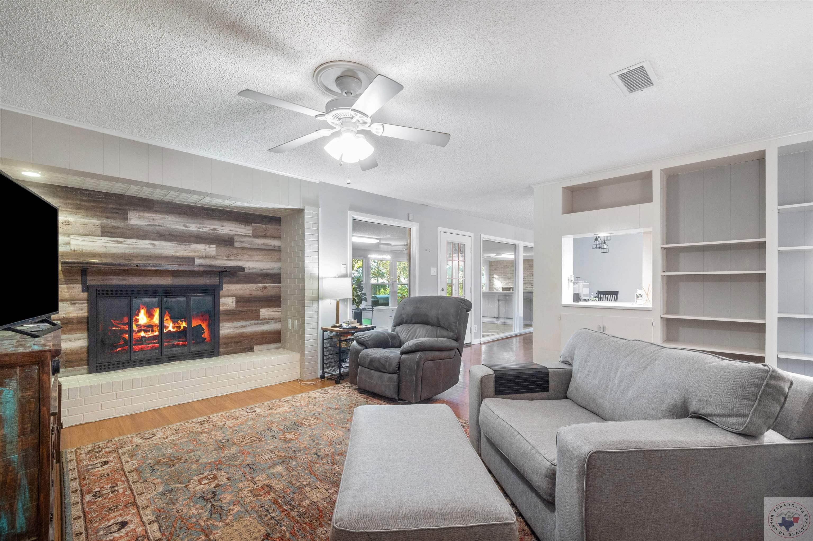 11 Palm Dr