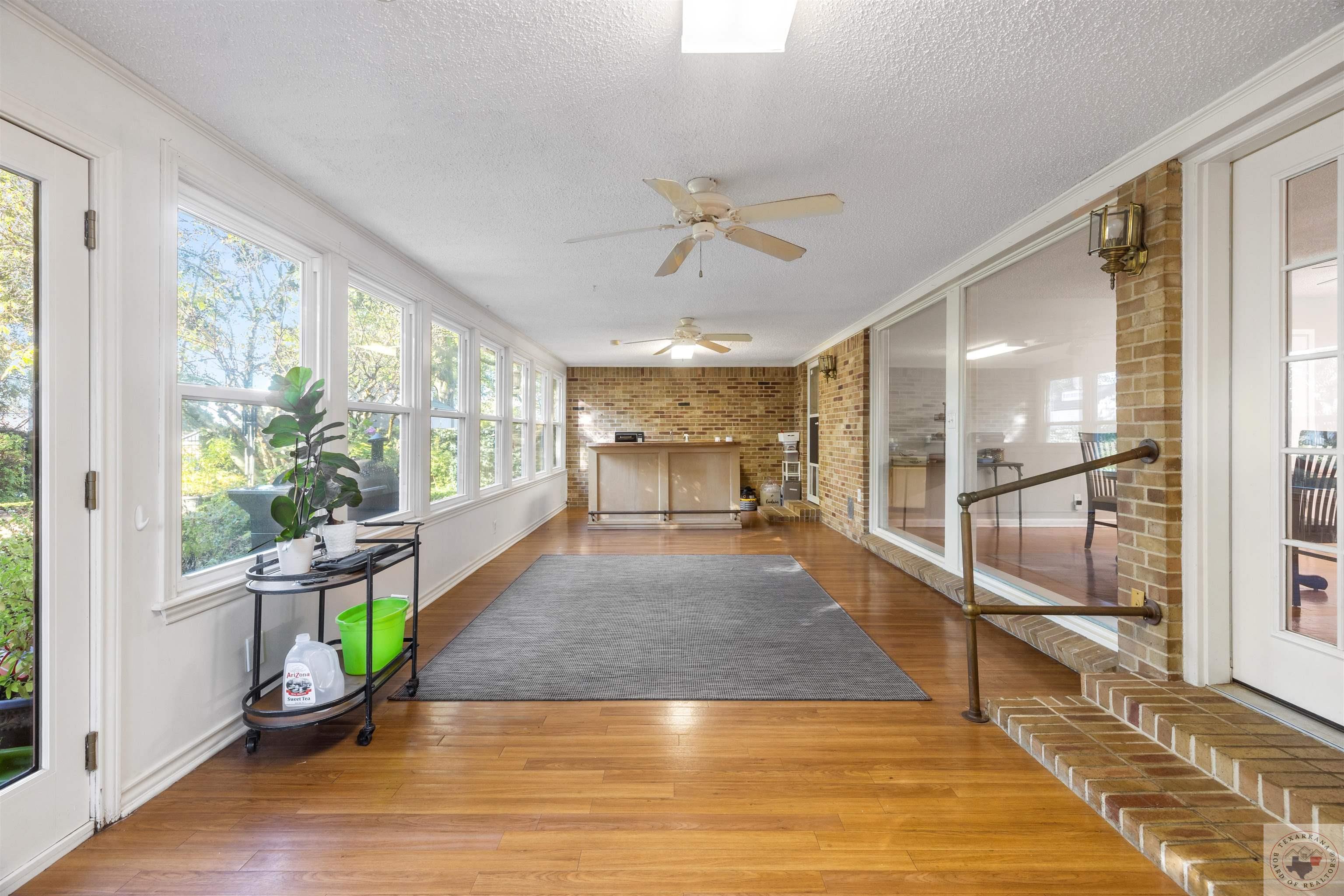 11 Palm Dr