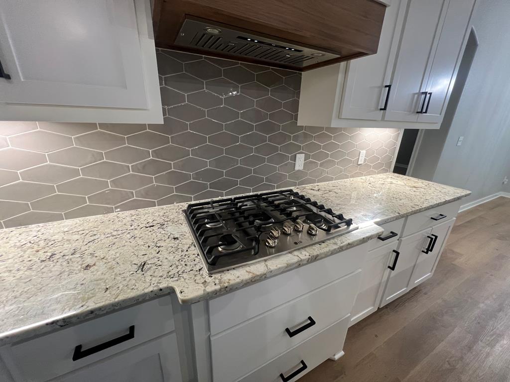 6814 MAPLE VIEW LANE