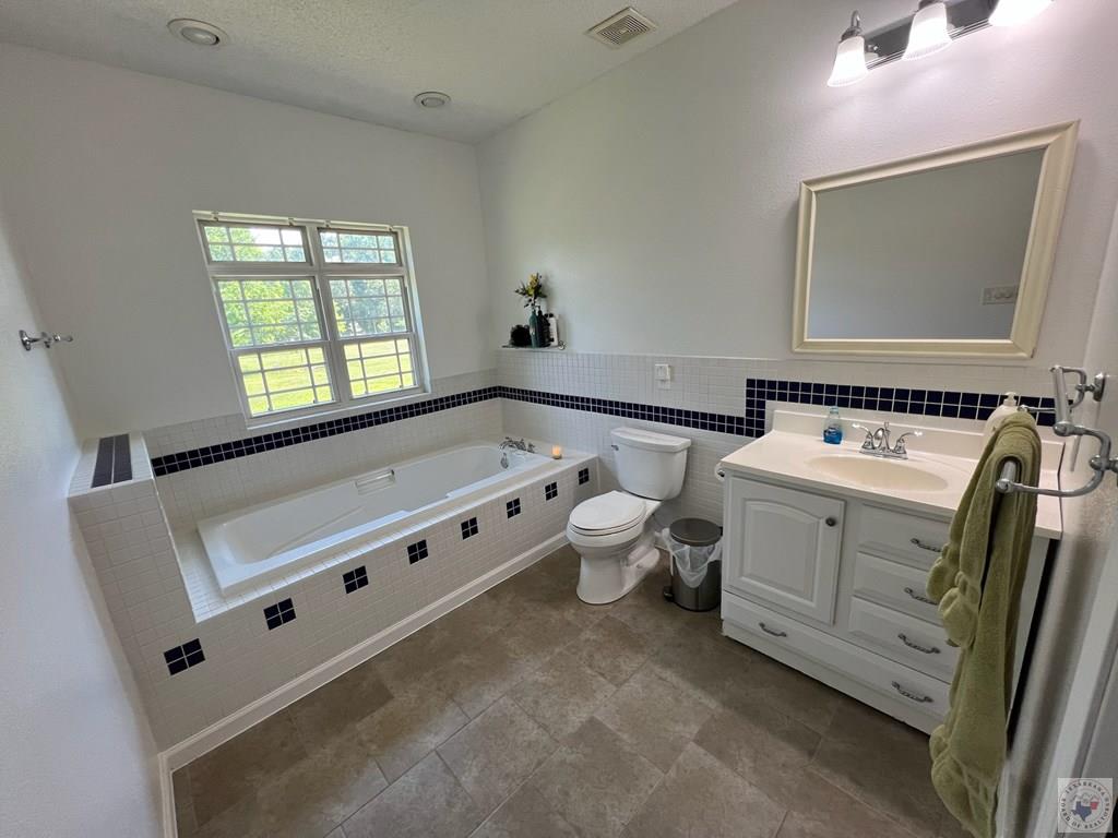 1105 CR 3306, DeKalb