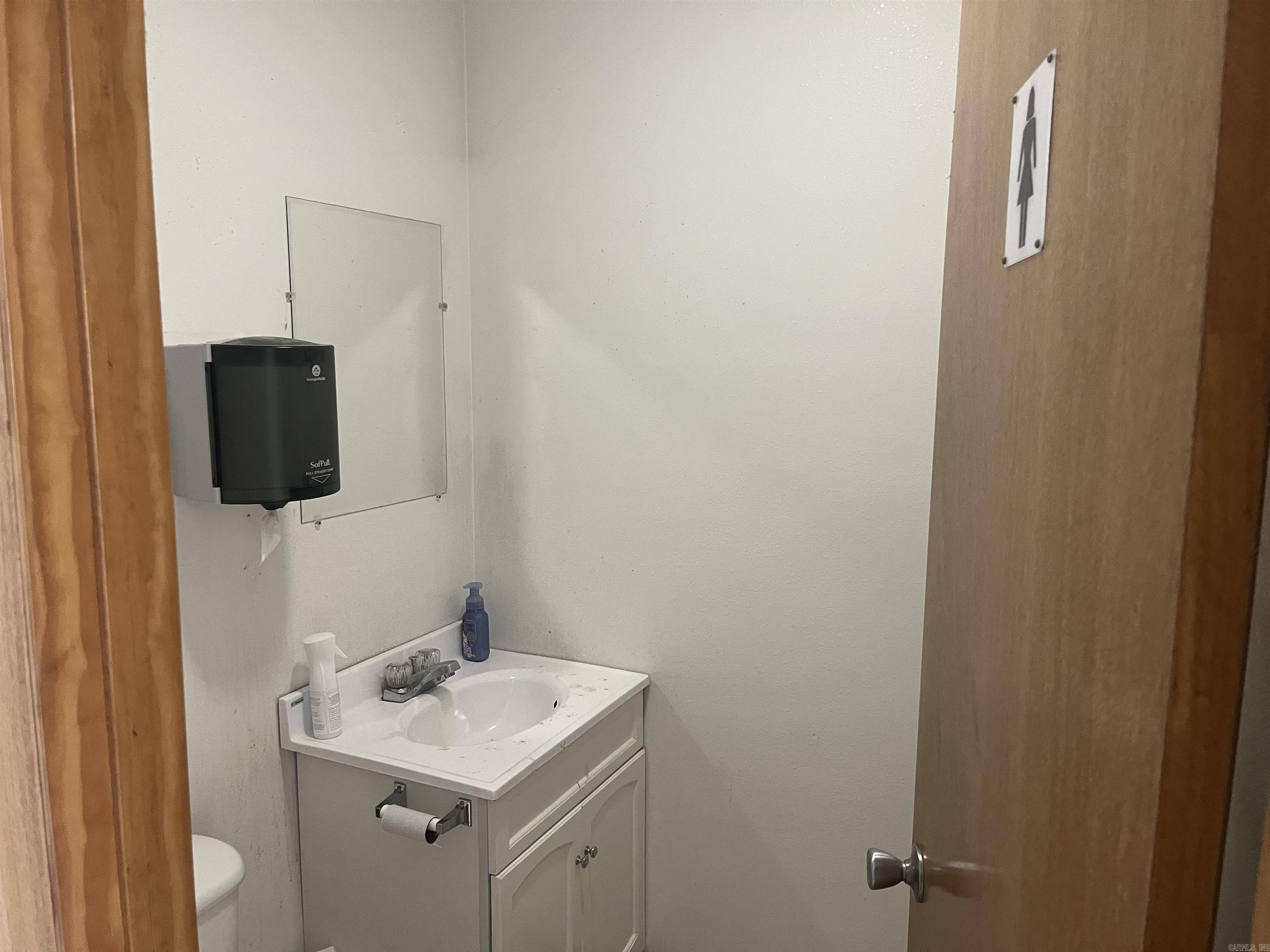 2642 N Hwy 71 Highway