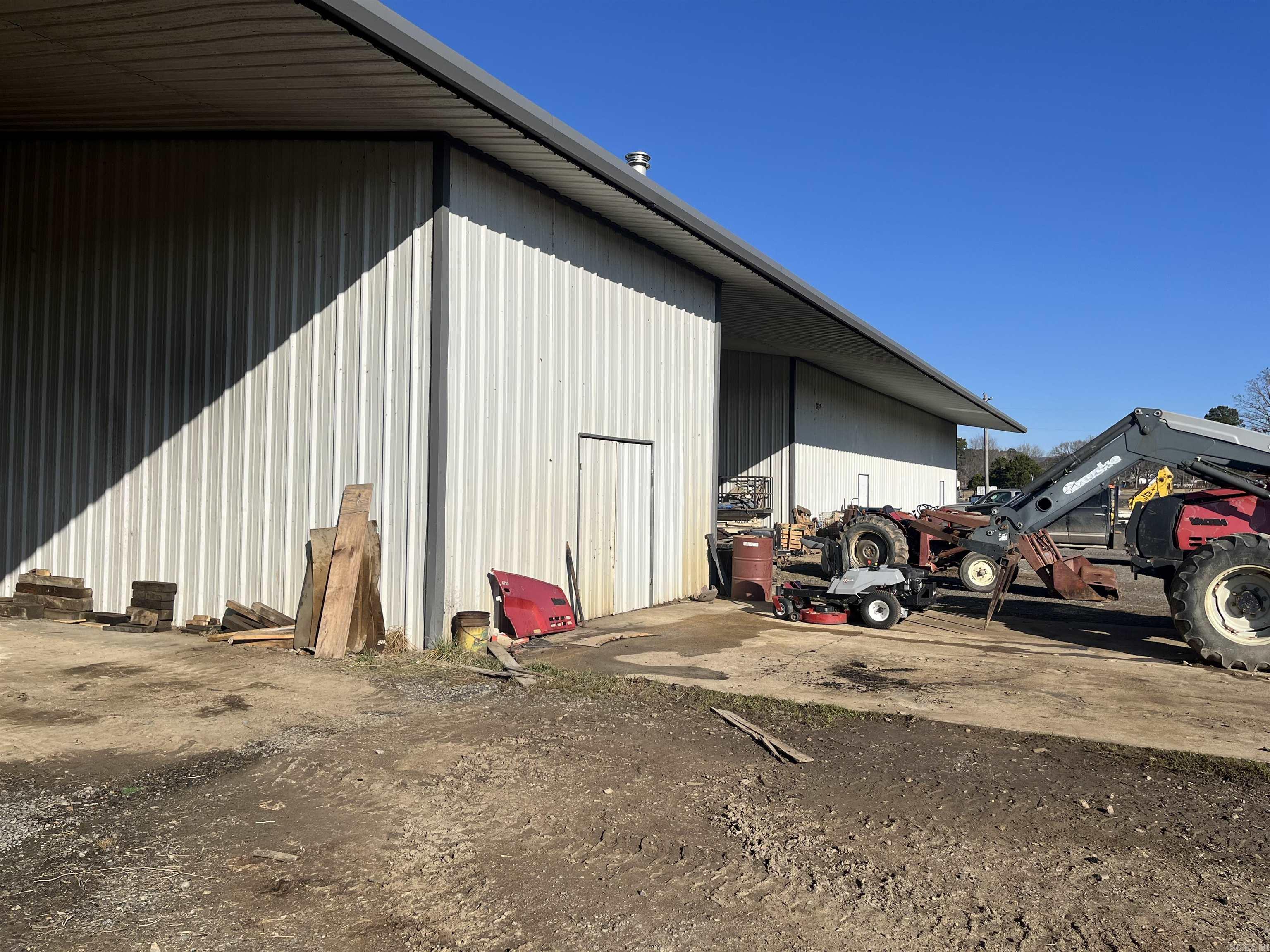 2642 N Hwy 71 Highway