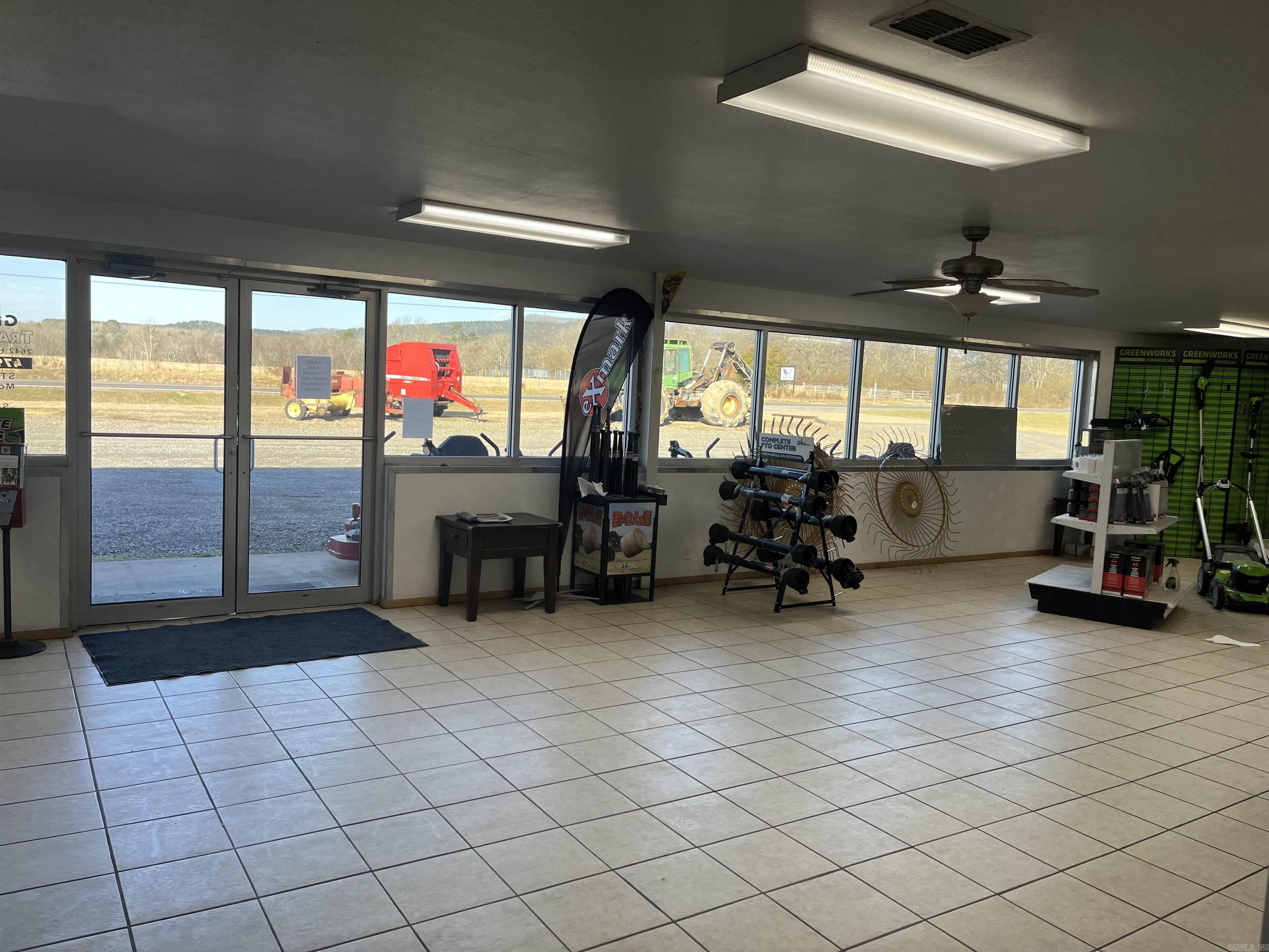 2642 N Hwy 71 Highway