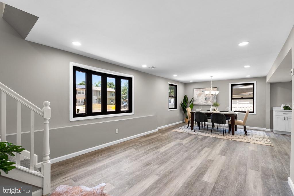 733 CHAPELGATE DRIVE