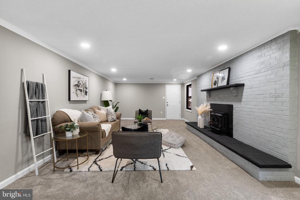 733 CHAPELGATE DRIVE