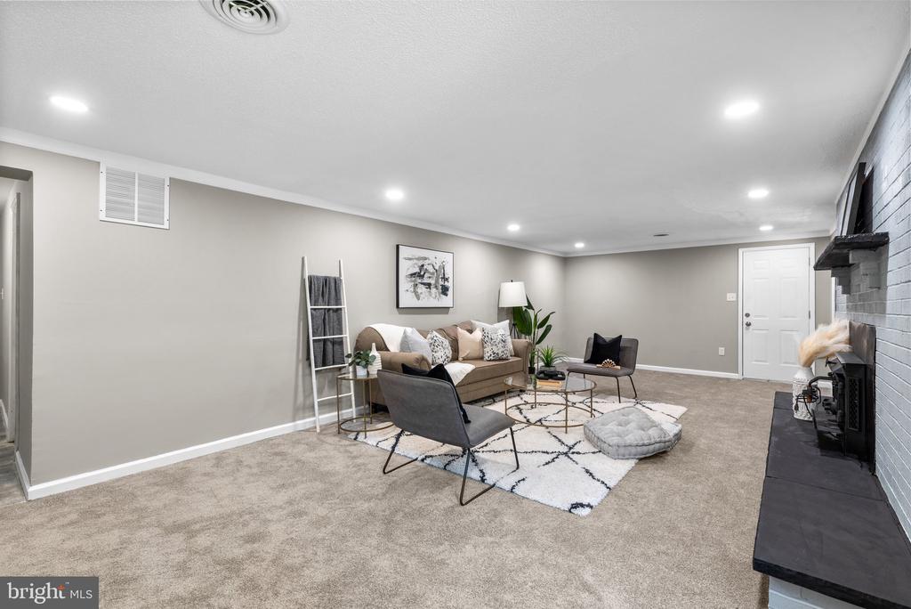 733 CHAPELGATE DRIVE