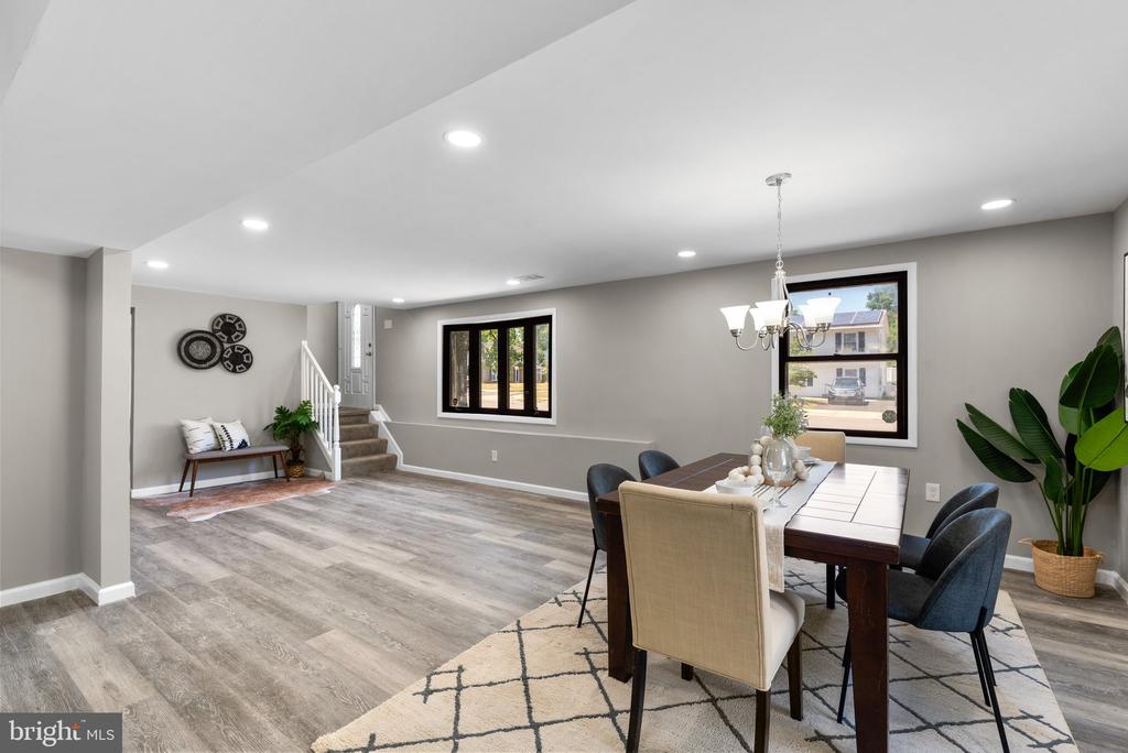 733 CHAPELGATE DRIVE