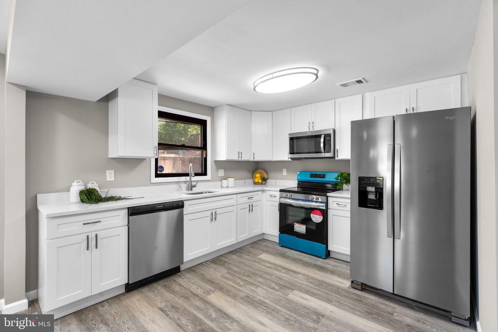 733 CHAPELGATE DRIVE