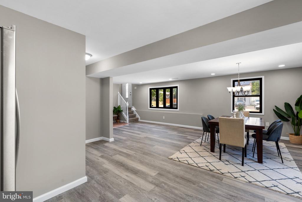 733 CHAPELGATE DRIVE