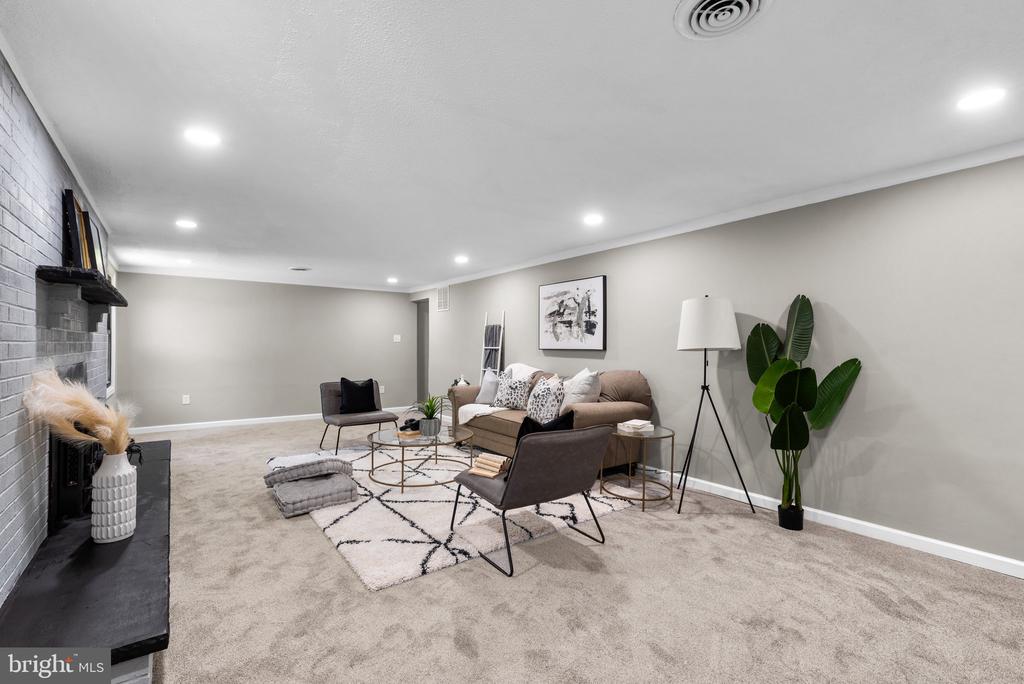 733 CHAPELGATE DRIVE