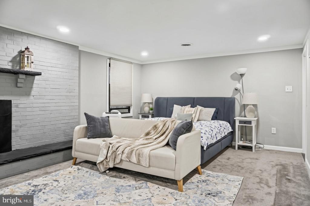 733 CHAPELGATE DRIVE