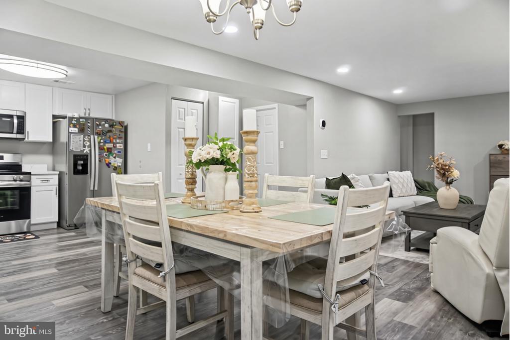 733 CHAPELGATE DRIVE