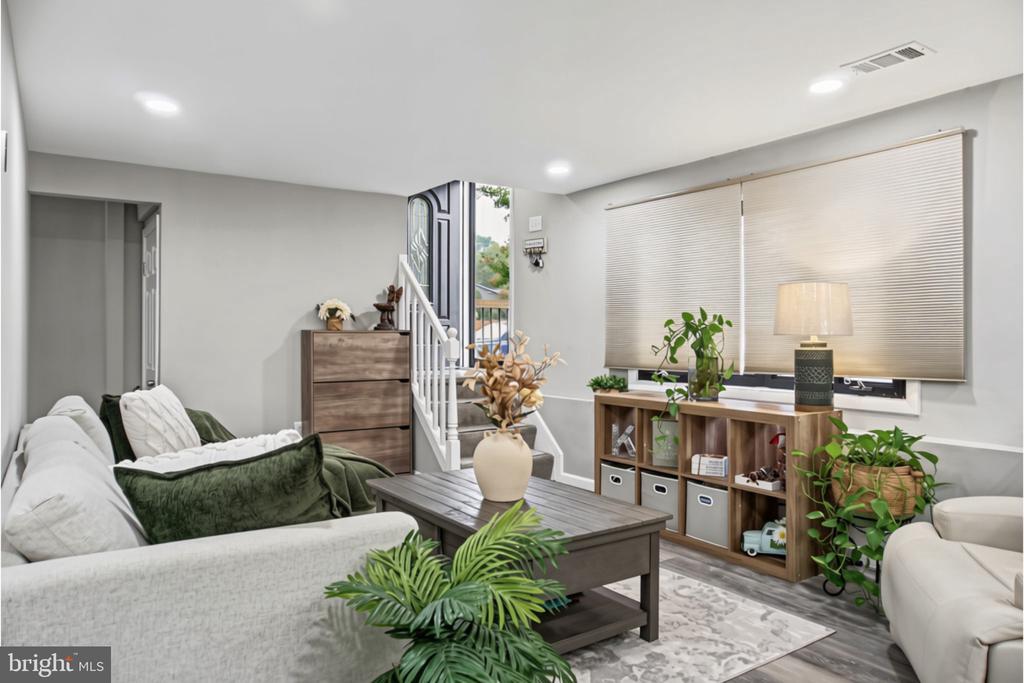 733 CHAPELGATE DRIVE
