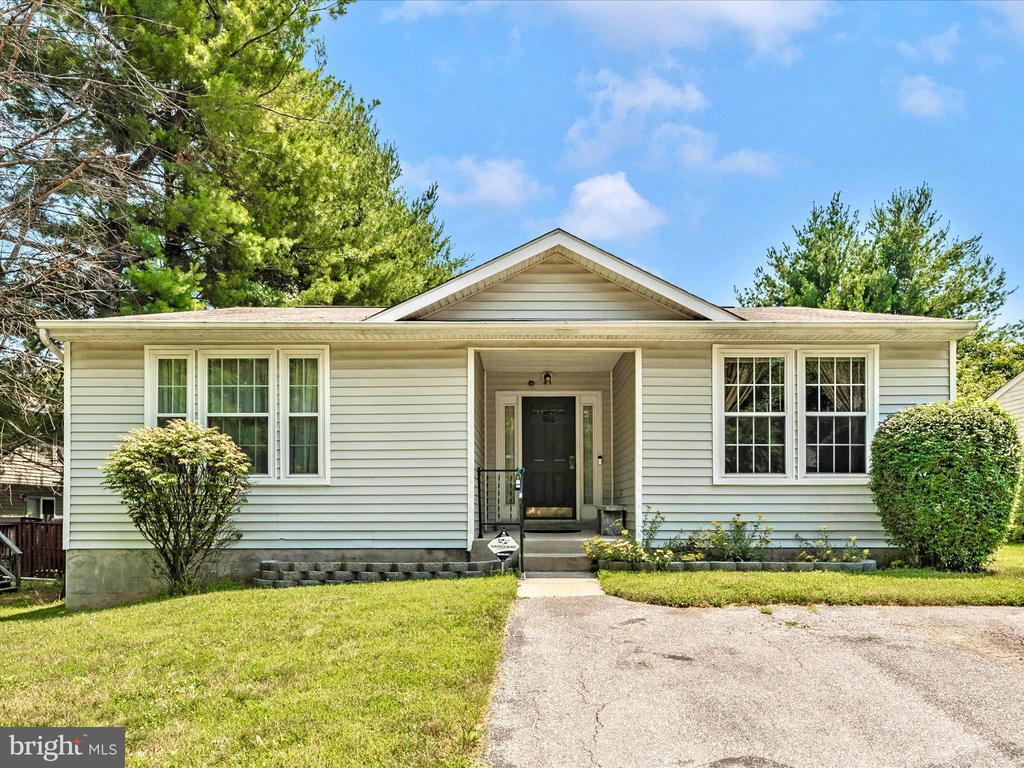 900 HAMMERSHIRE ROAD