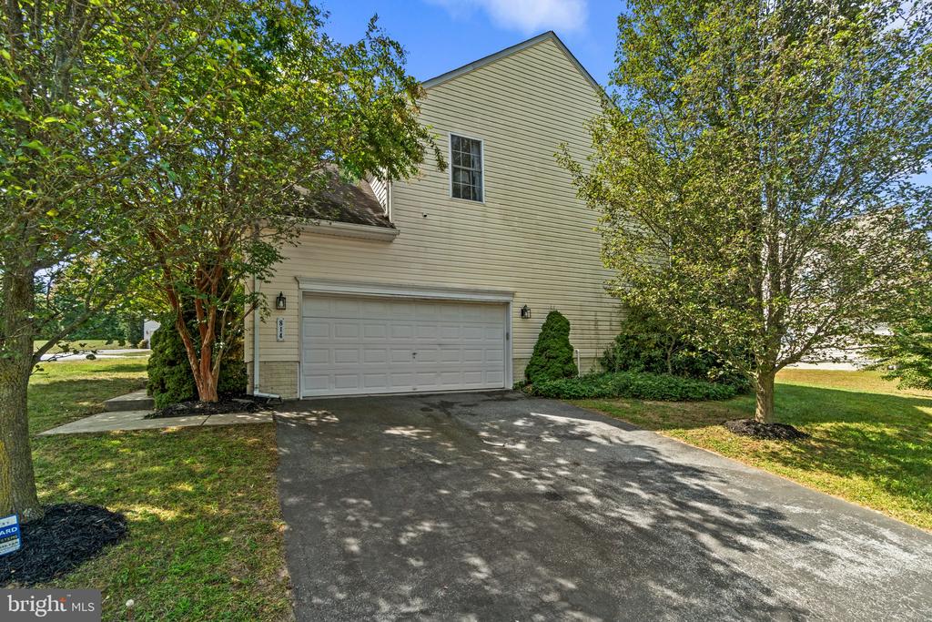 814 Wellesley Ct