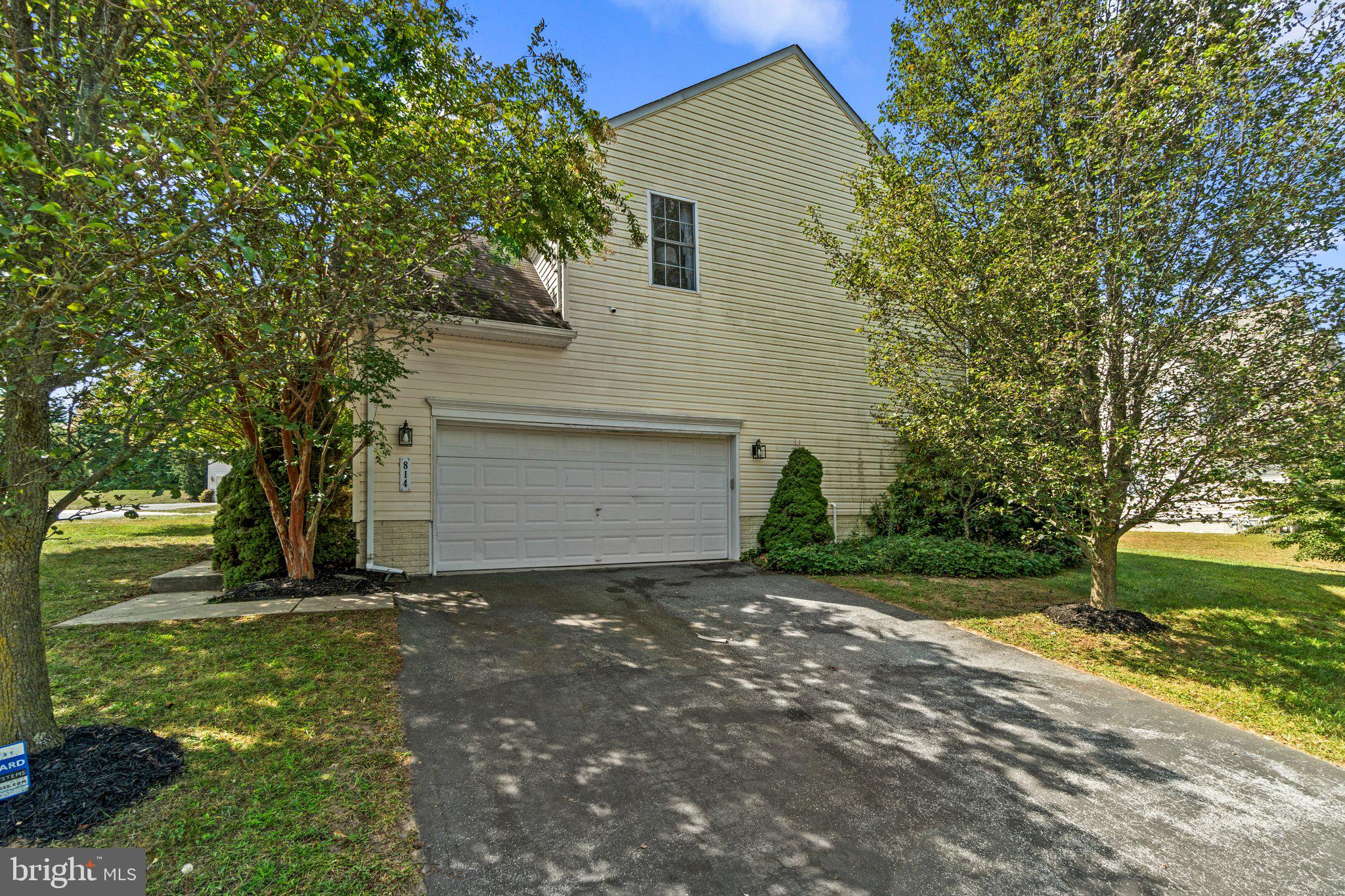 814 Wellesley Ct