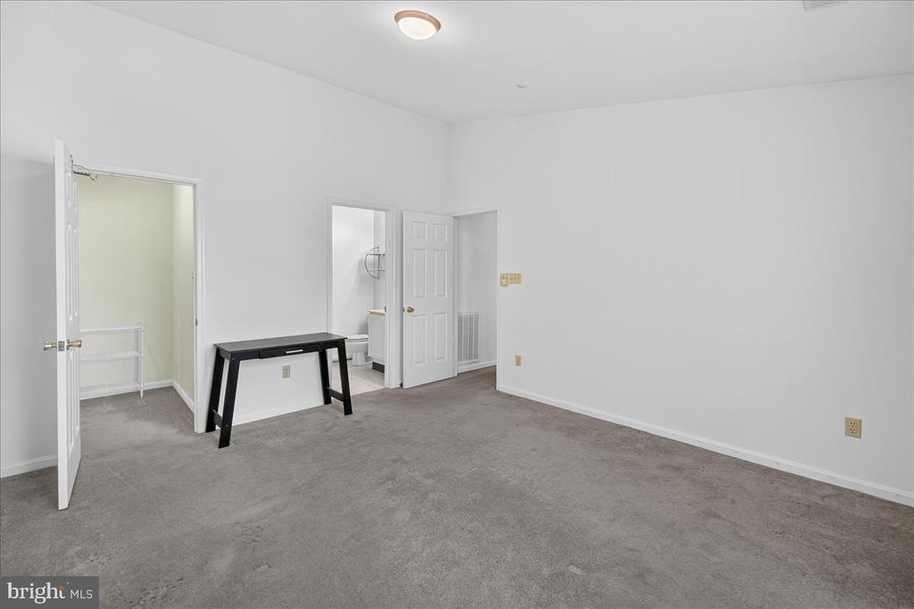 2404 ELLSWORTH WAY Unit: 3C