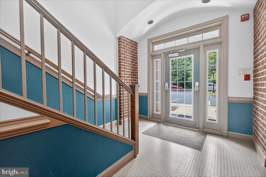 2404 ELLSWORTH WAY Unit: 3C