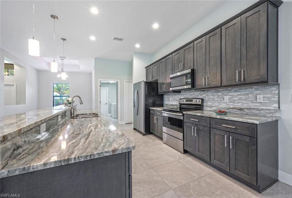 910 SW 12th TER