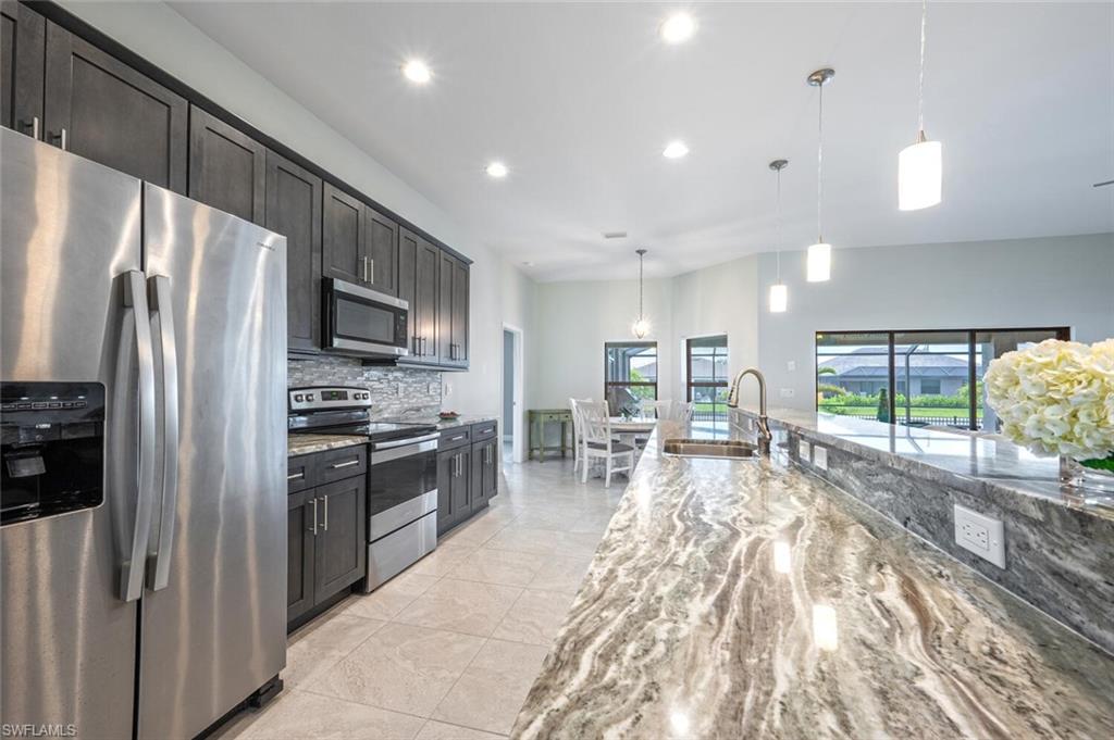 910 SW 12th TER
