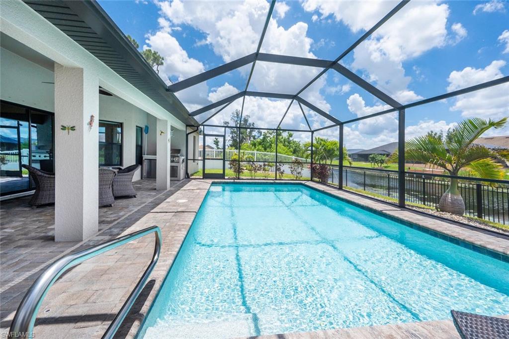 910 SW 12th TER