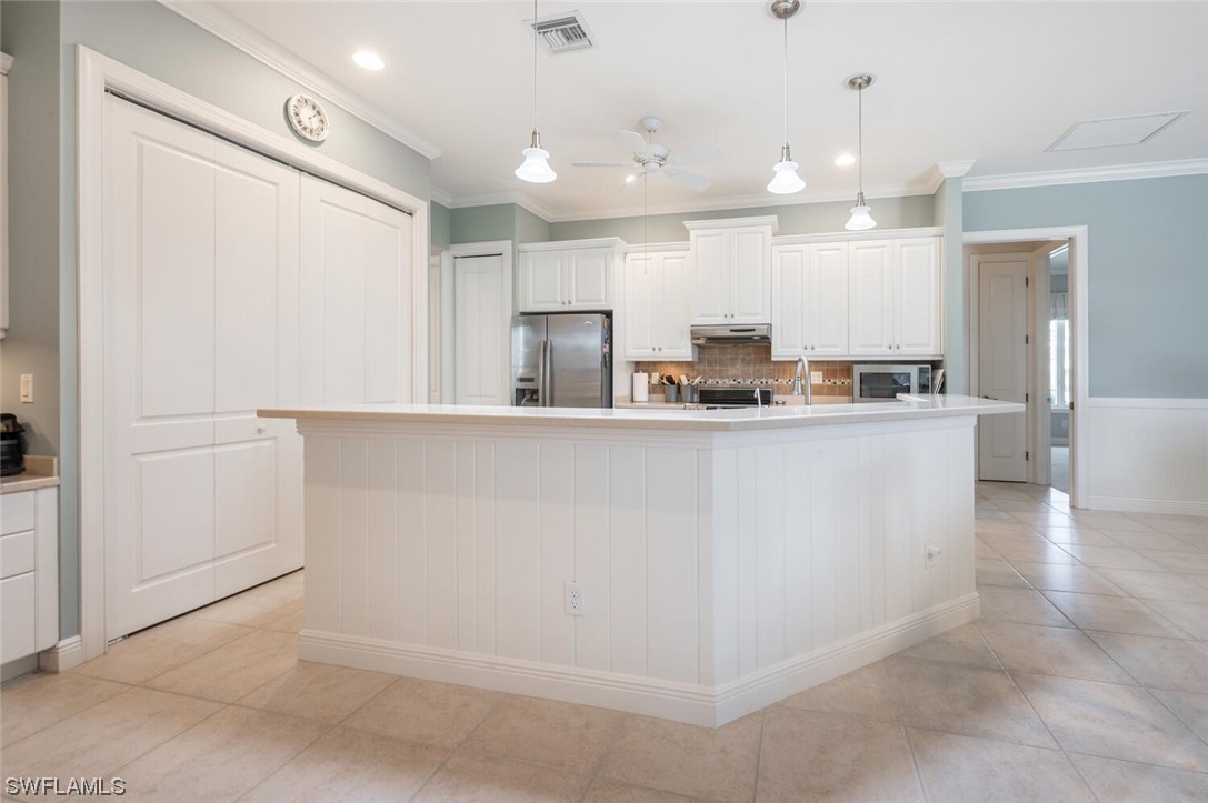 6724 Willow Lake CIR