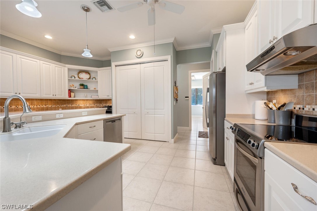 6724 Willow Lake CIR