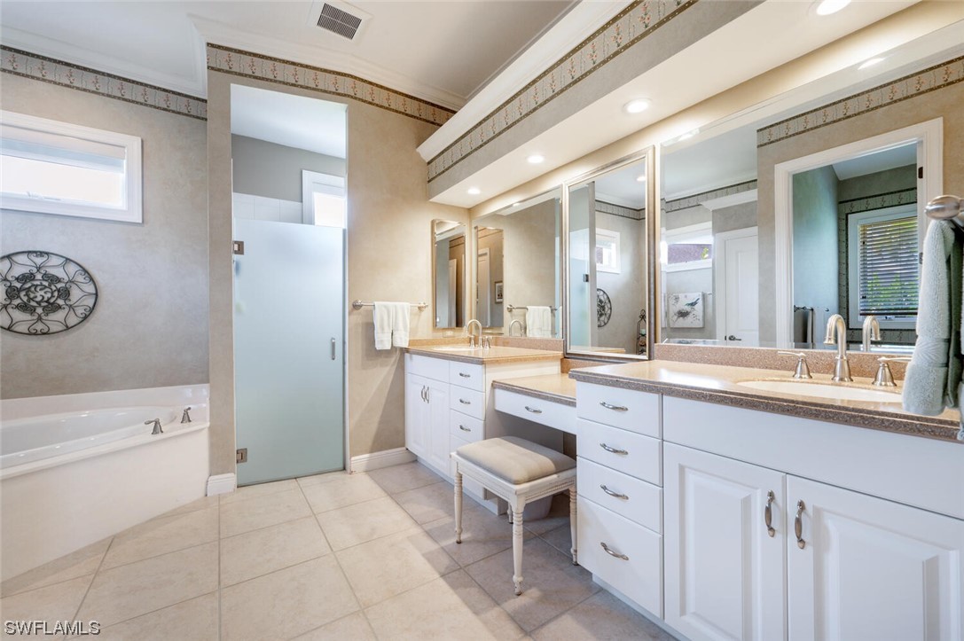 6724 Willow Lake CIR