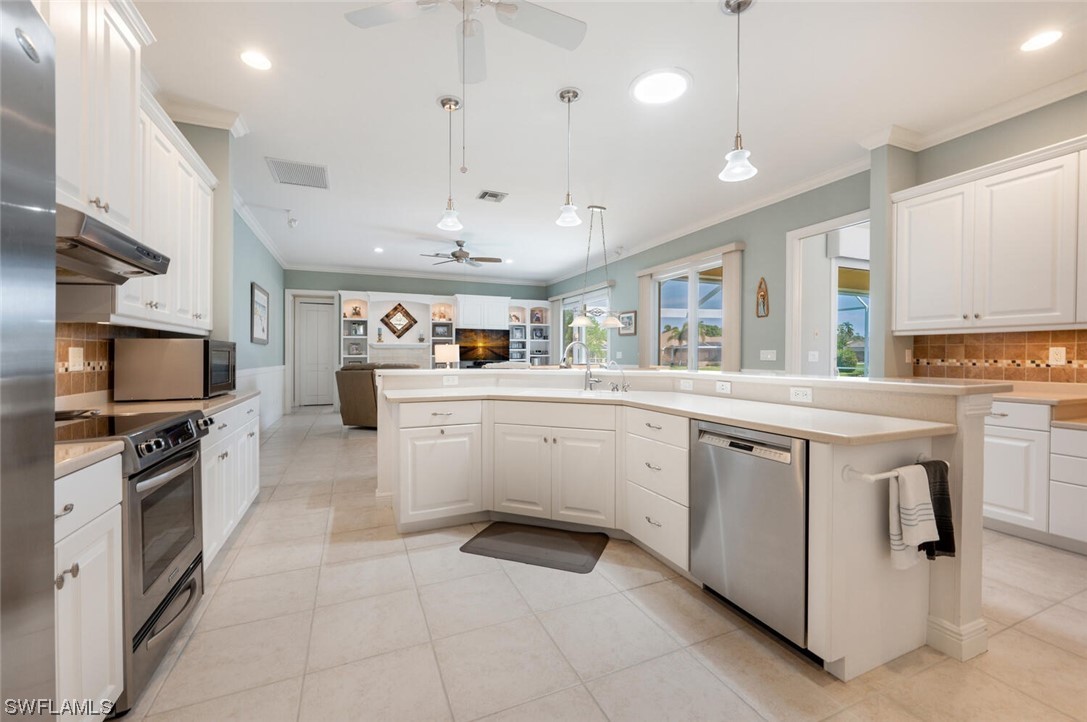 6724 Willow Lake CIR