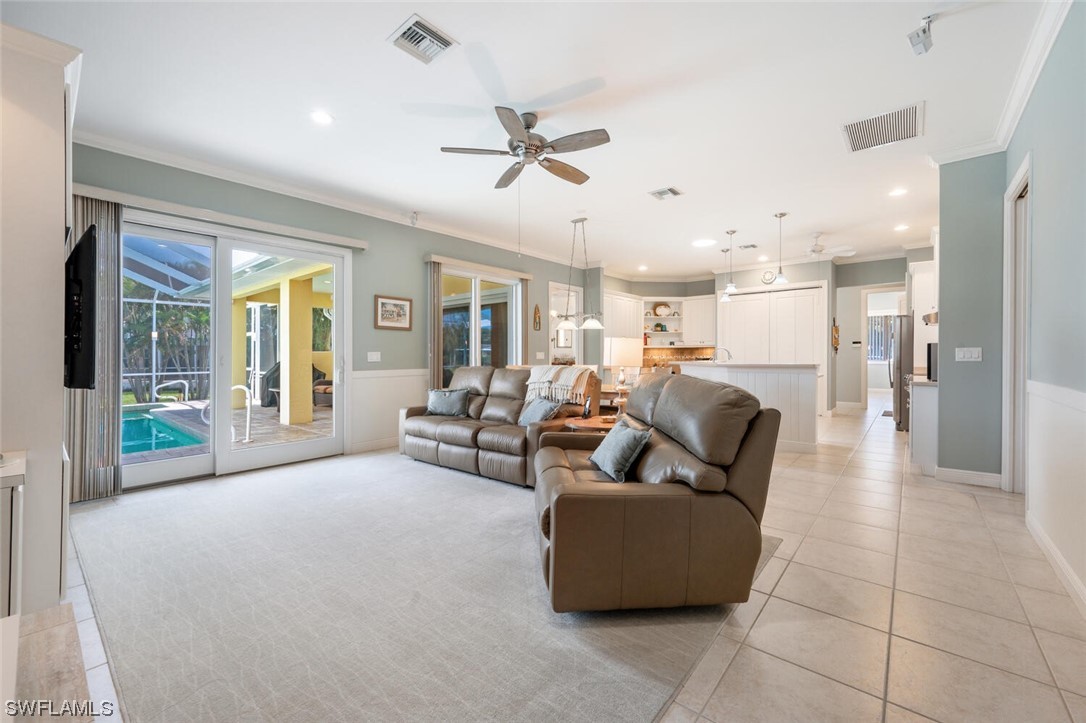 6724 Willow Lake CIR