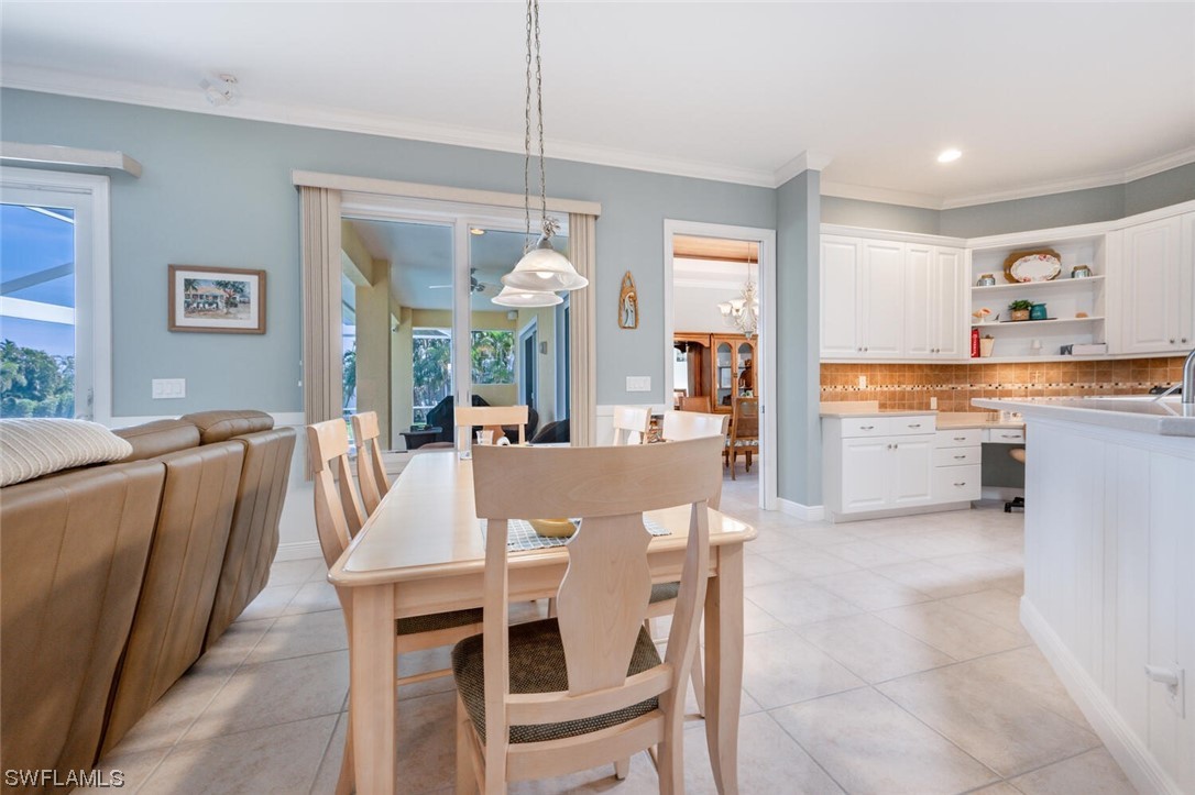 6724 Willow Lake CIR