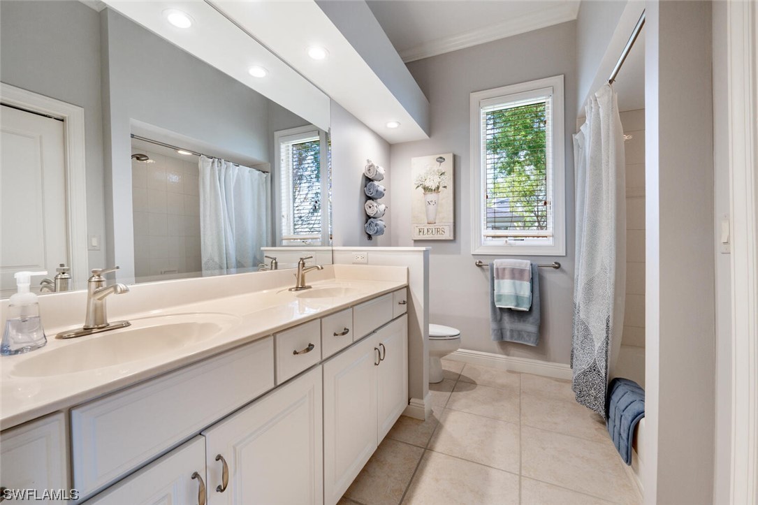 6724 Willow Lake CIR