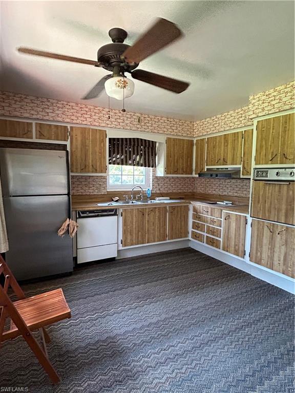 1228 Cleburne DR