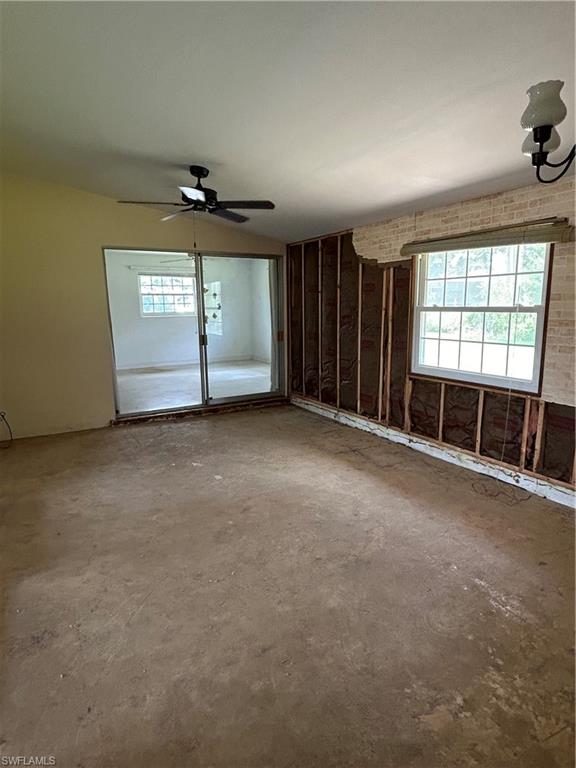 1228 Cleburne DR