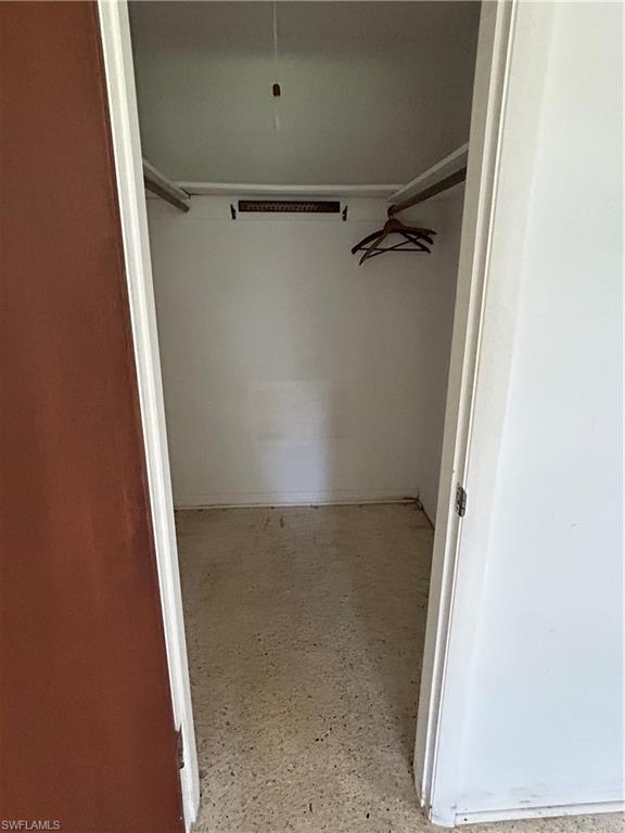 1228 Cleburne DR