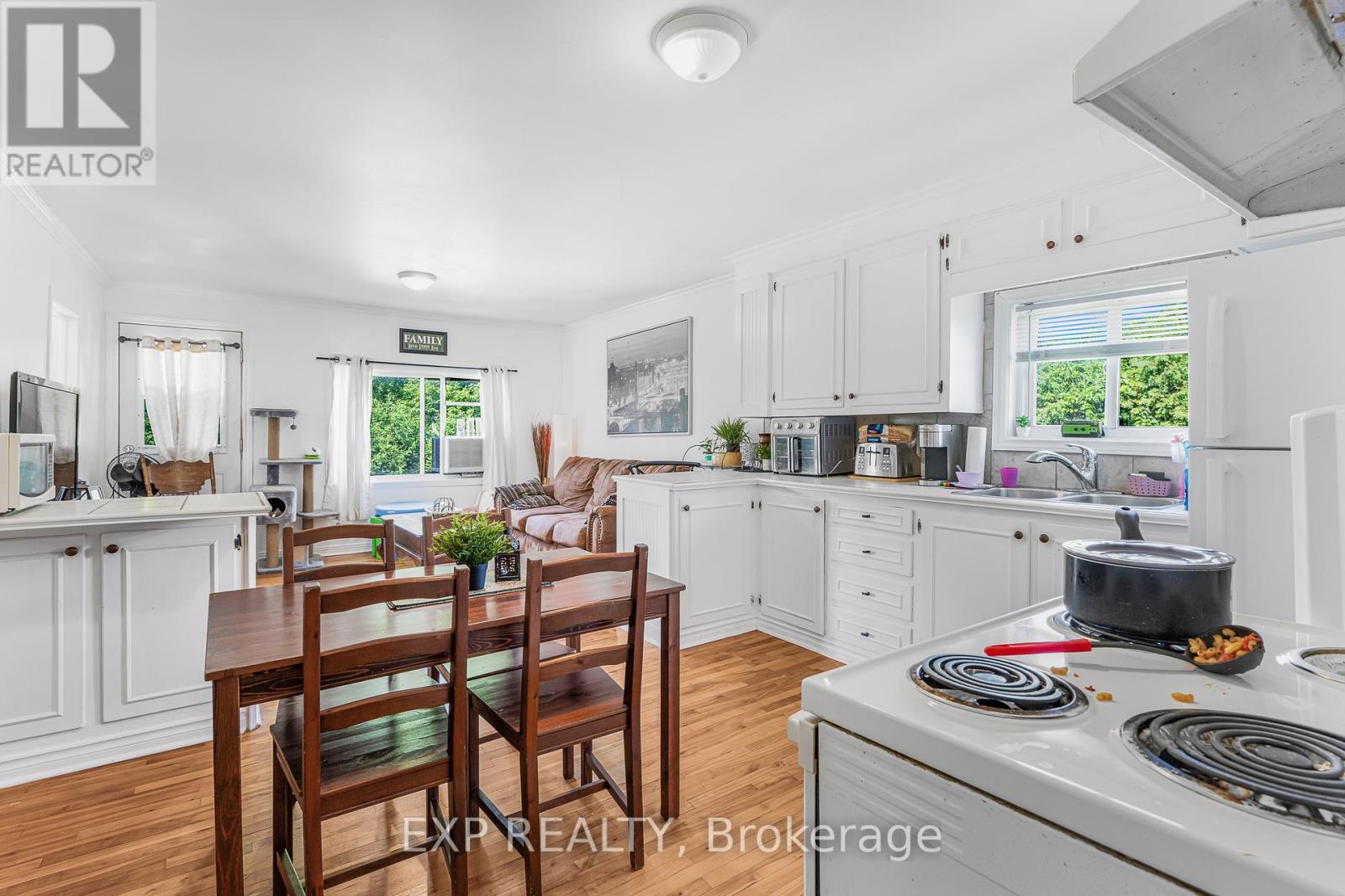 309-313 FRONT ROAD