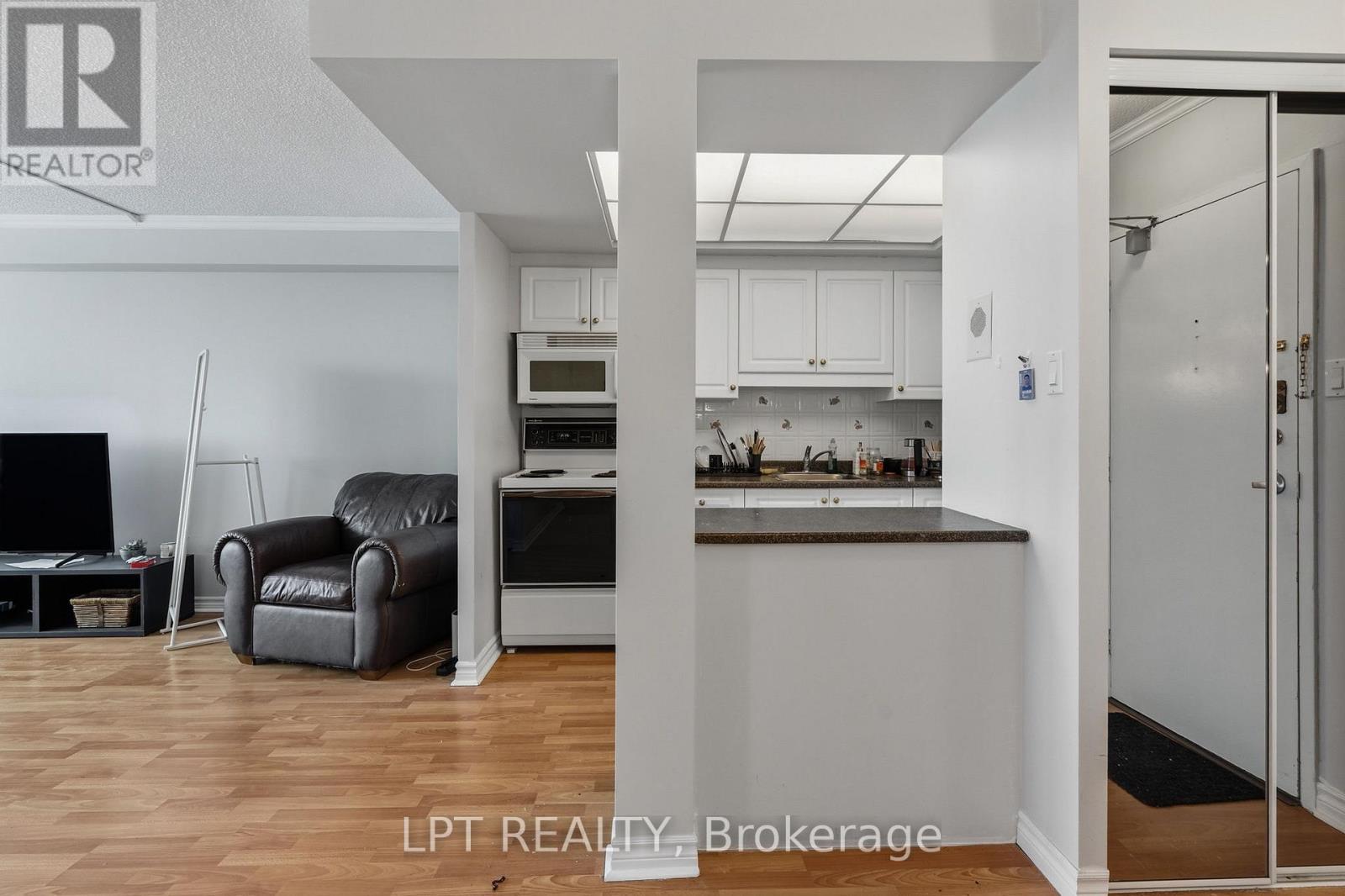 1112 - 555 BRITTANY DRIVE