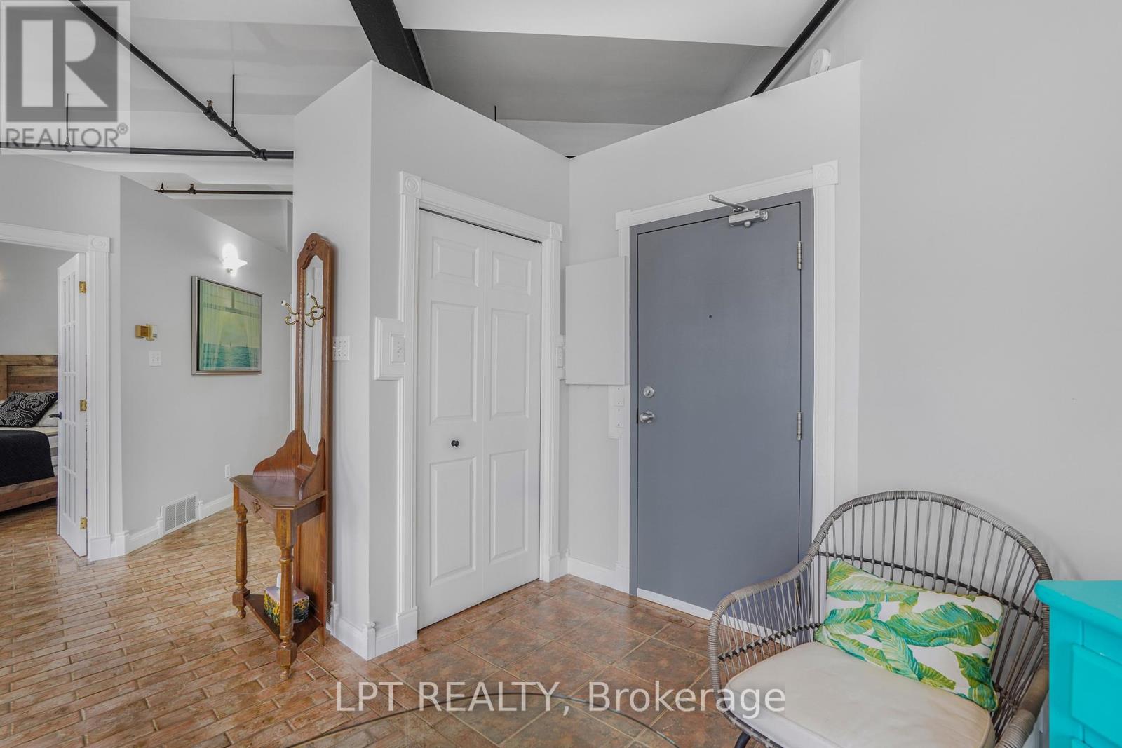 225 MAIN STREET N