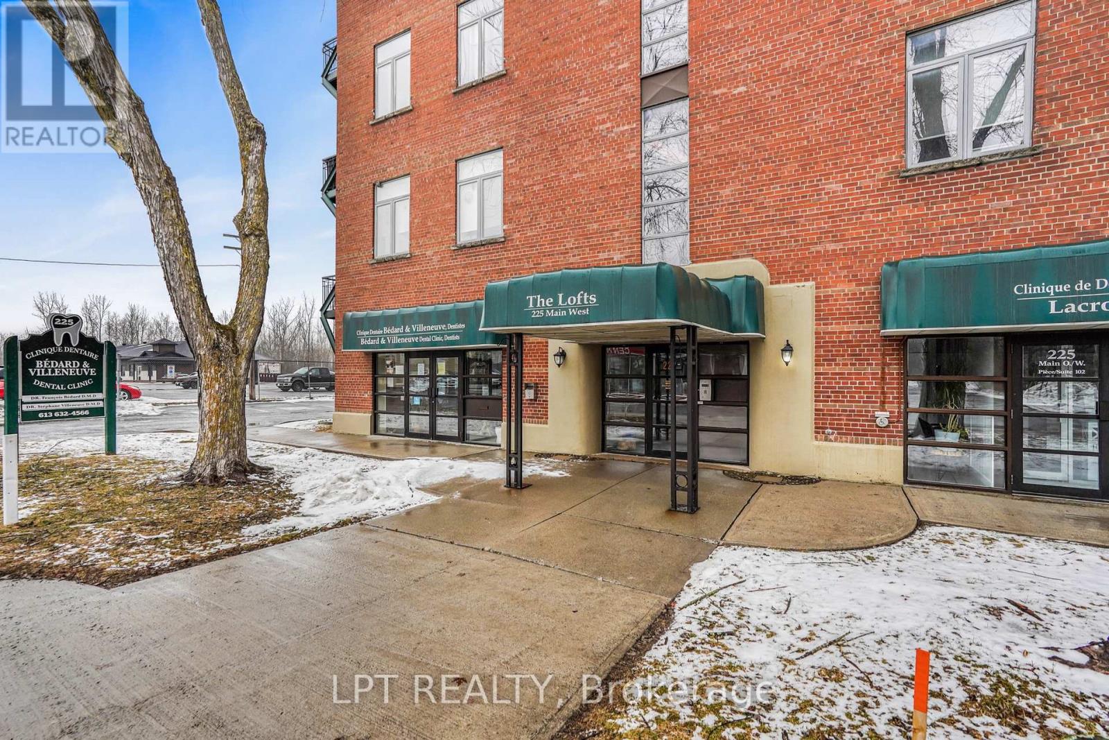 225 MAIN STREET N