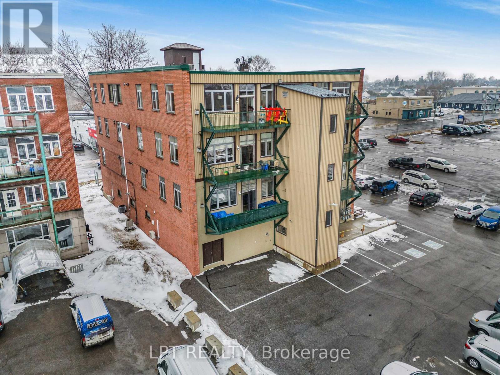 225 MAIN STREET N